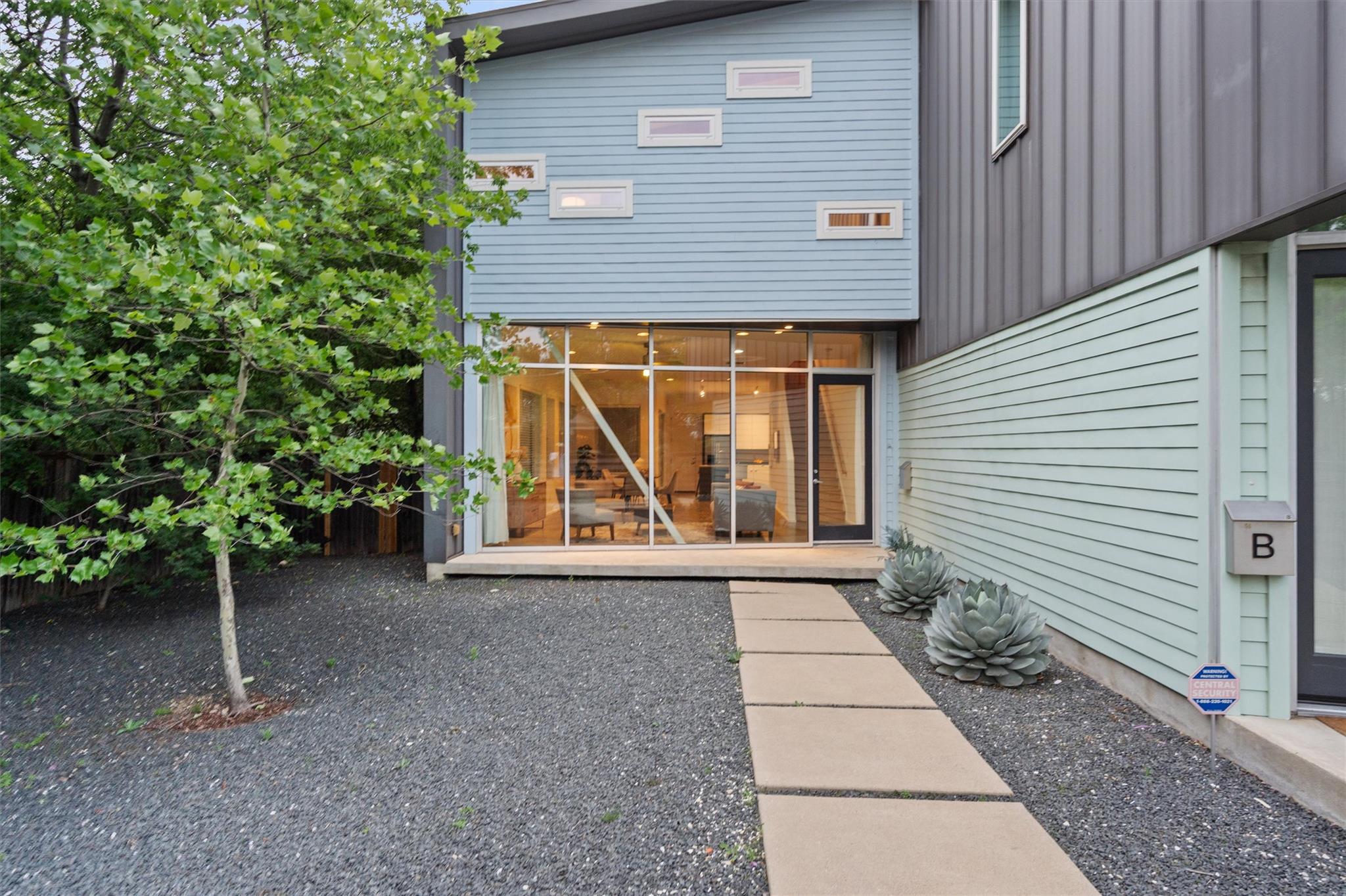 900 Brentwood St #A, Austin, TX 78757