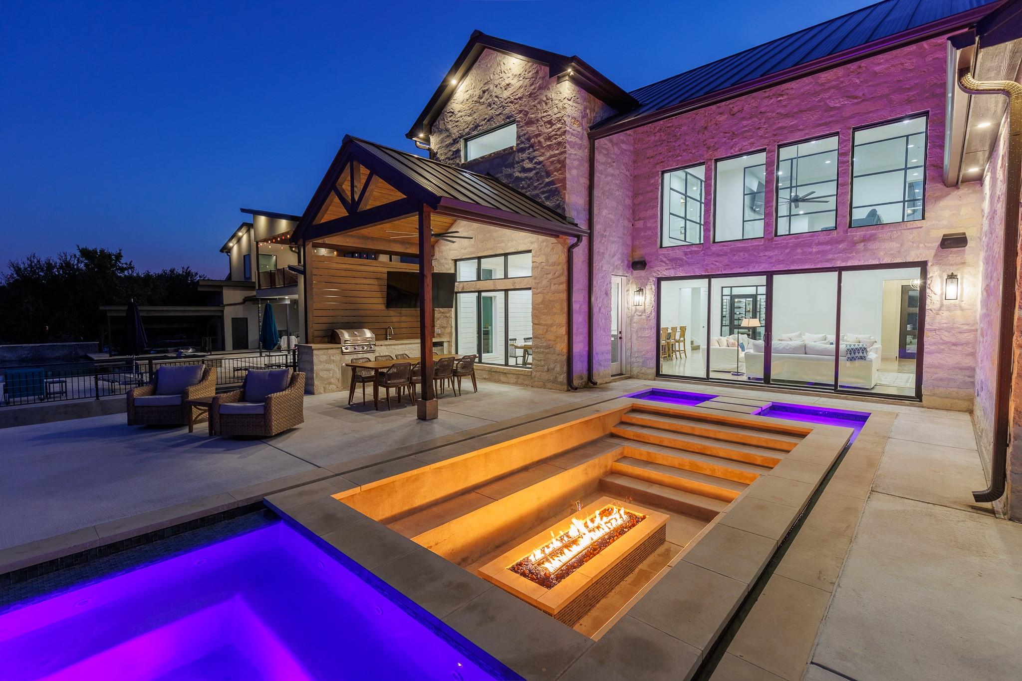 241 Lazy Oaks Ln, Kingsland, TX 78639