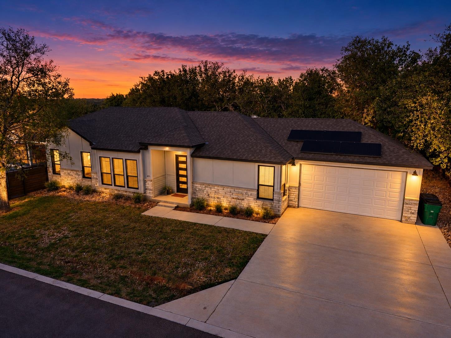 871 Fir Ln, Cottonwood Shores, TX 78657