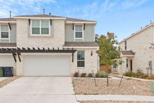 1519 Fenton Hill Dr, Leander
