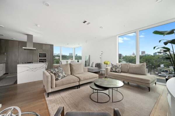 1010 W 10th St #302, Austin