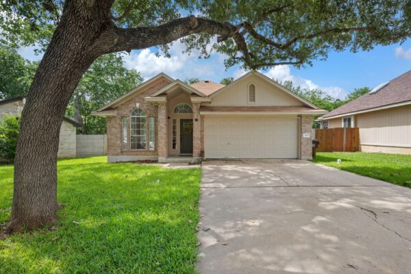 2105 Yaupon Holw, Round Rock
