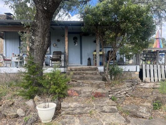 711 Council St, Burnet