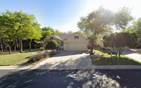 423 Dove Hollow Trl, Georgetown
