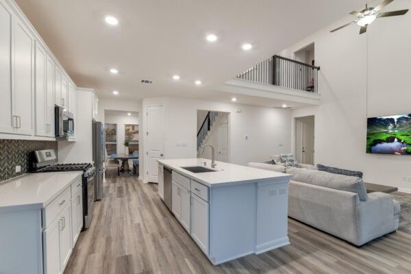 737 Leeward Pass, Leander