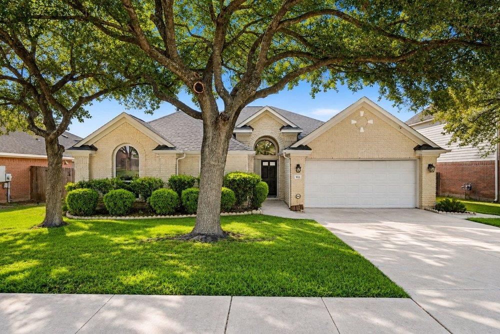 911 Indian Run Dr, Pflugerville, TX 78660