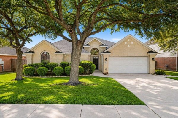 911 Indian Run Dr, Pflugerville