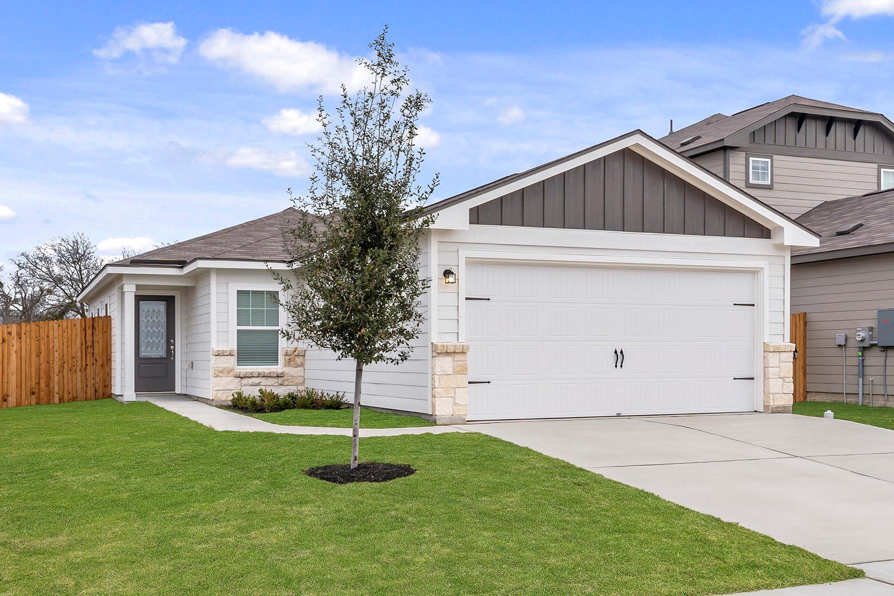 104 Paradise Canyon Dr, Jarrell, TX 76537