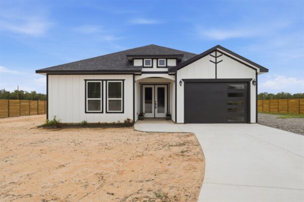 123 Los Robles Rd, Elgin