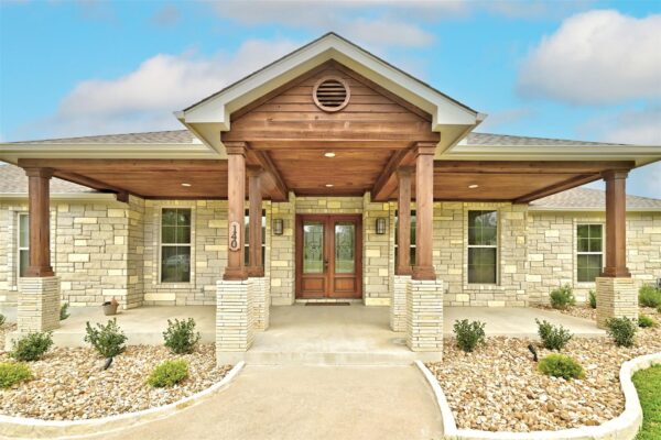 140 Winchester Rd, Bastrop