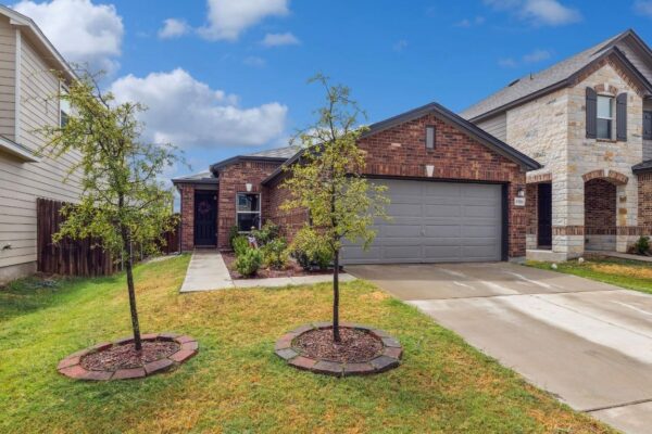 13521 Abigail Adams St, Manor