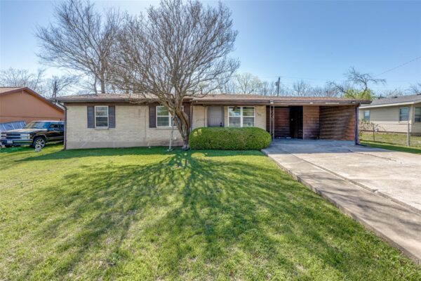 707 Debus Dr, Taylor