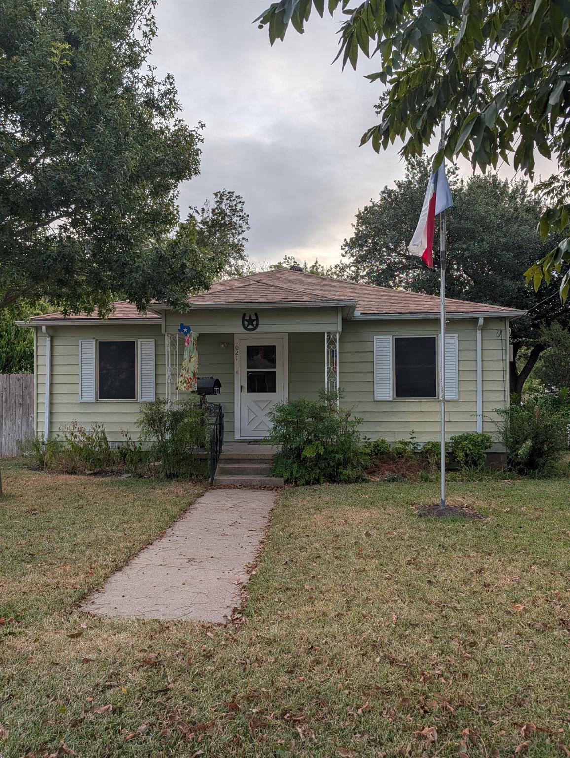 1021 S 45th St, Temple, TX 76504