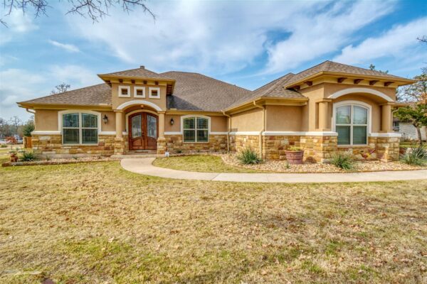 142 Trailblazer Dr, Bastrop