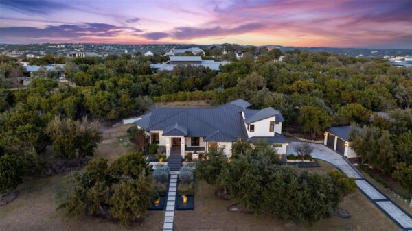 1817 Knights Chance Ln, Spicewood
