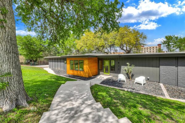 810 N Loop St, San Marcos