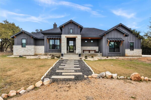 123 Wandering Oak Cir, Burnet