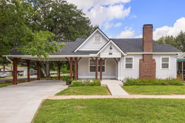 522 S Walnut Ave, Luling