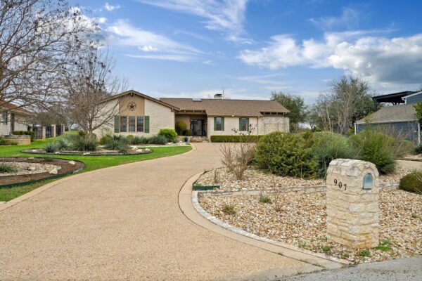 907 Vanguard St, Lakeway