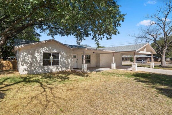 412 Oak St, Bastrop