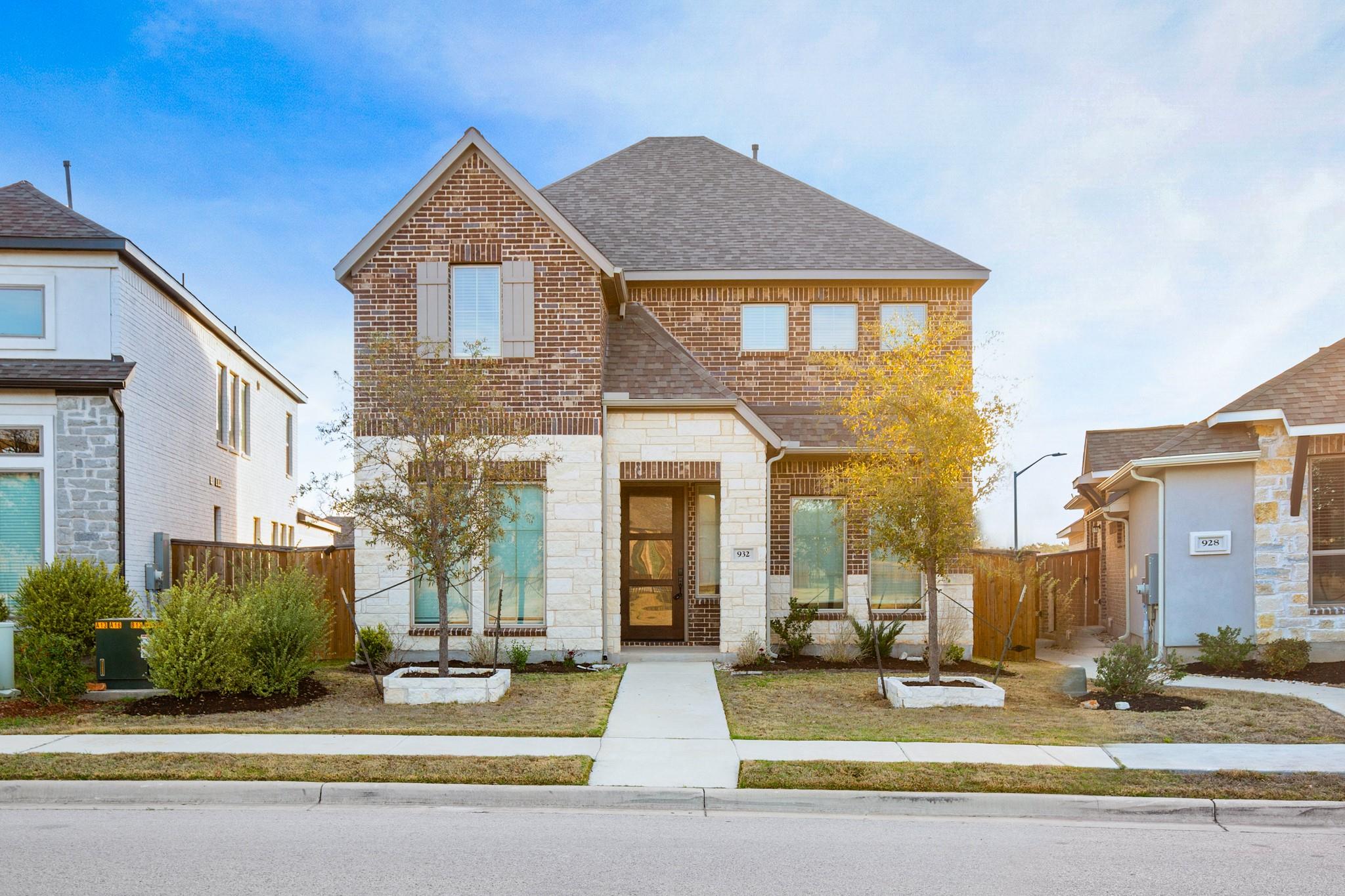 932 Azul Lagoon Dr #18, Leander, TX 78641
