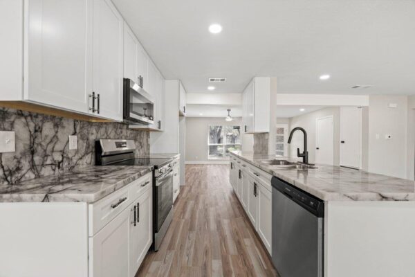 1313 Redbud Trl, Lockhart
