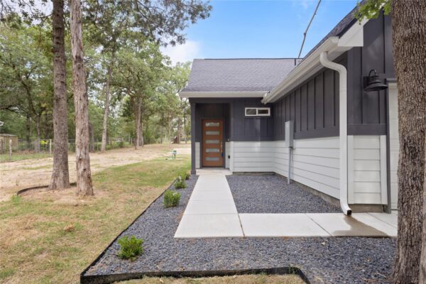 240 Shadow Oak Dr, Bastrop