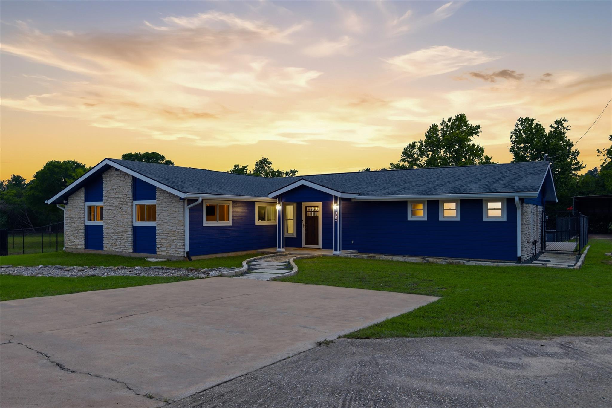207 Cardinal Ln, Cedar Park