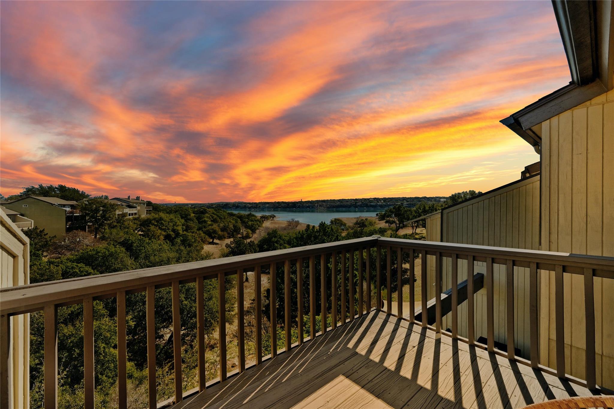 115 Comanche Pt, Point Venture, TX 78645