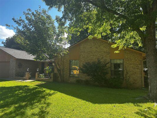 287 Meadowlakes Dr, Meadowlakes