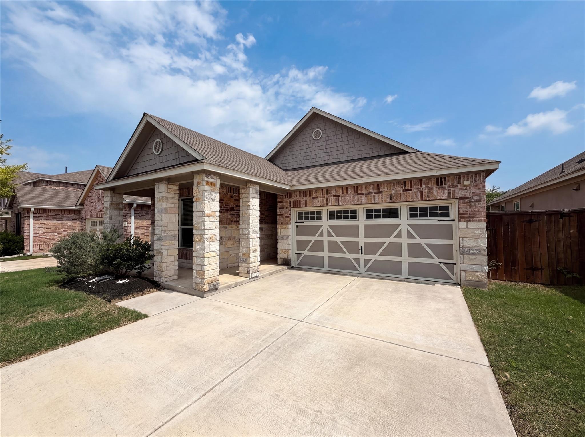 401 Fort William St #33, Hutto