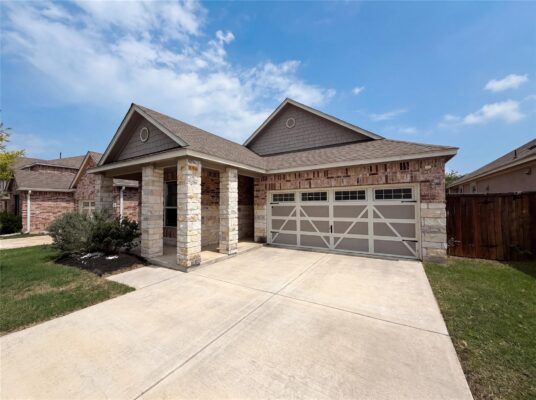 401 Fort William St #33, Hutto