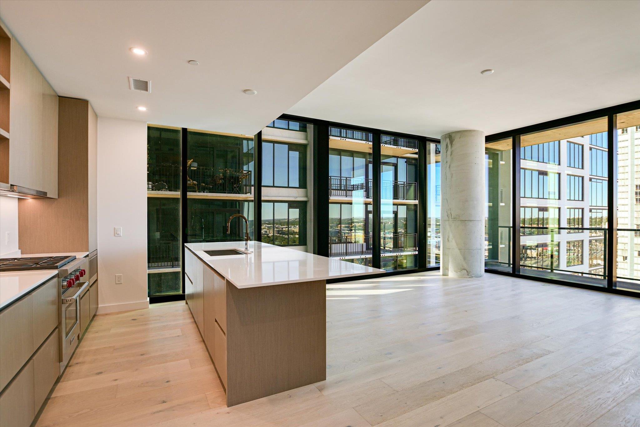 610 Davis St #2008, Austin, TX 78701
