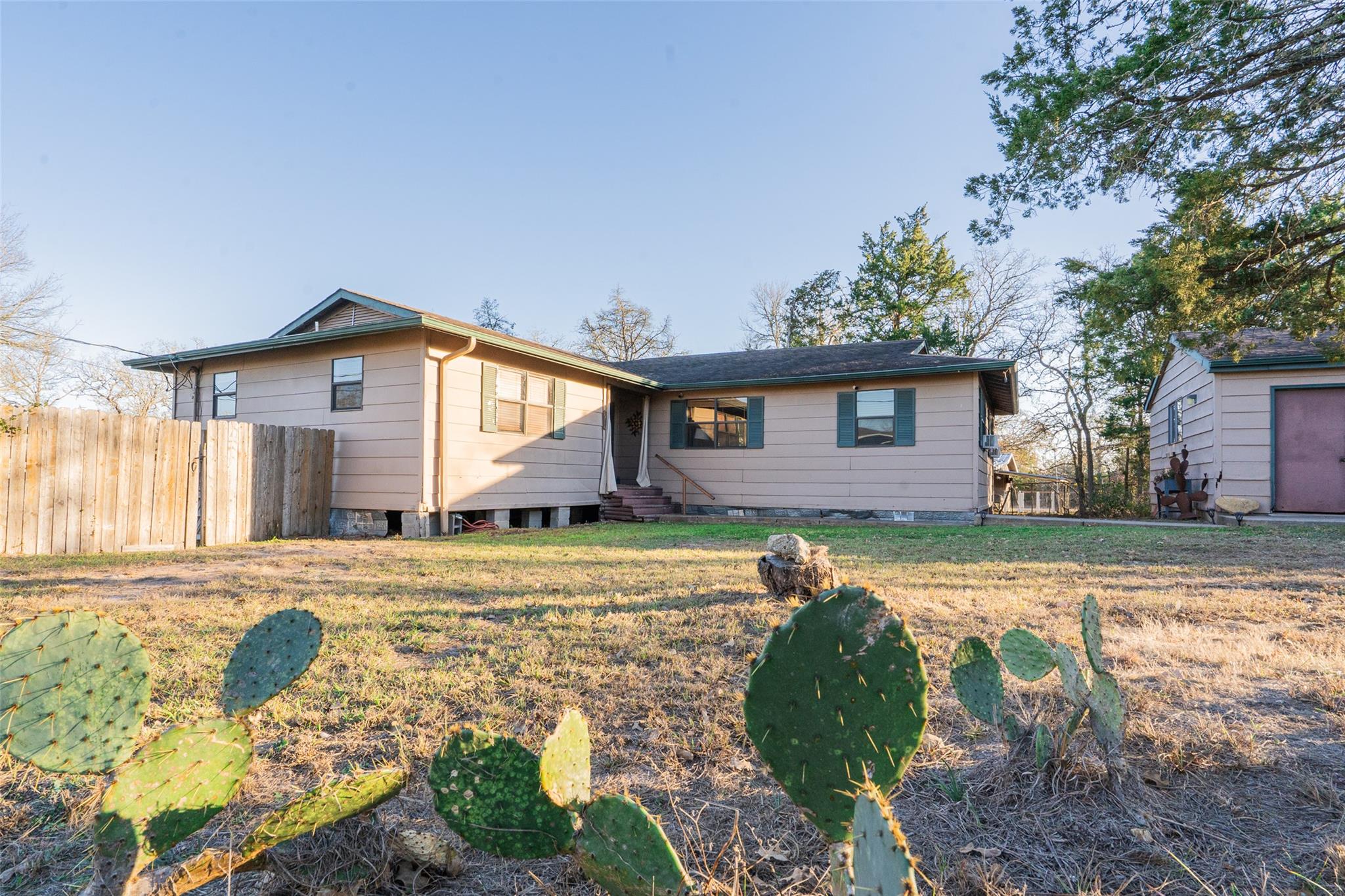 145 Buffalo Run, Smithville, TX 78957