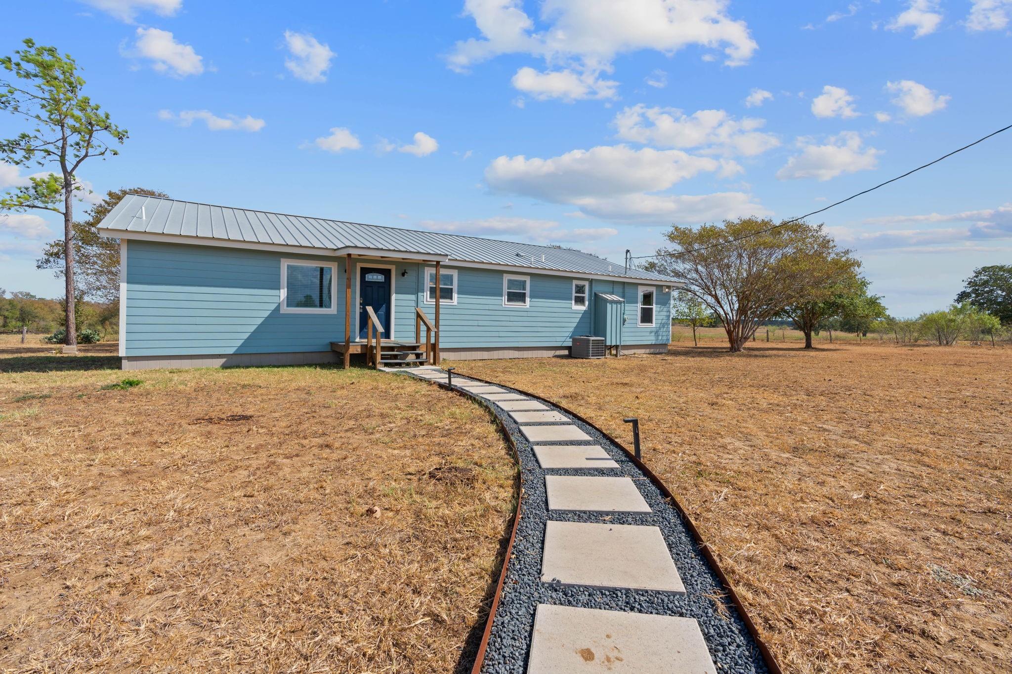 154 Caracara Ln, Dale, TX 78616