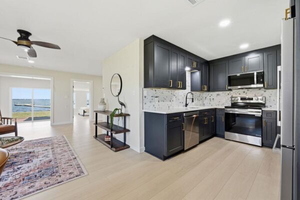 819 Lakeshore Loop, Tow