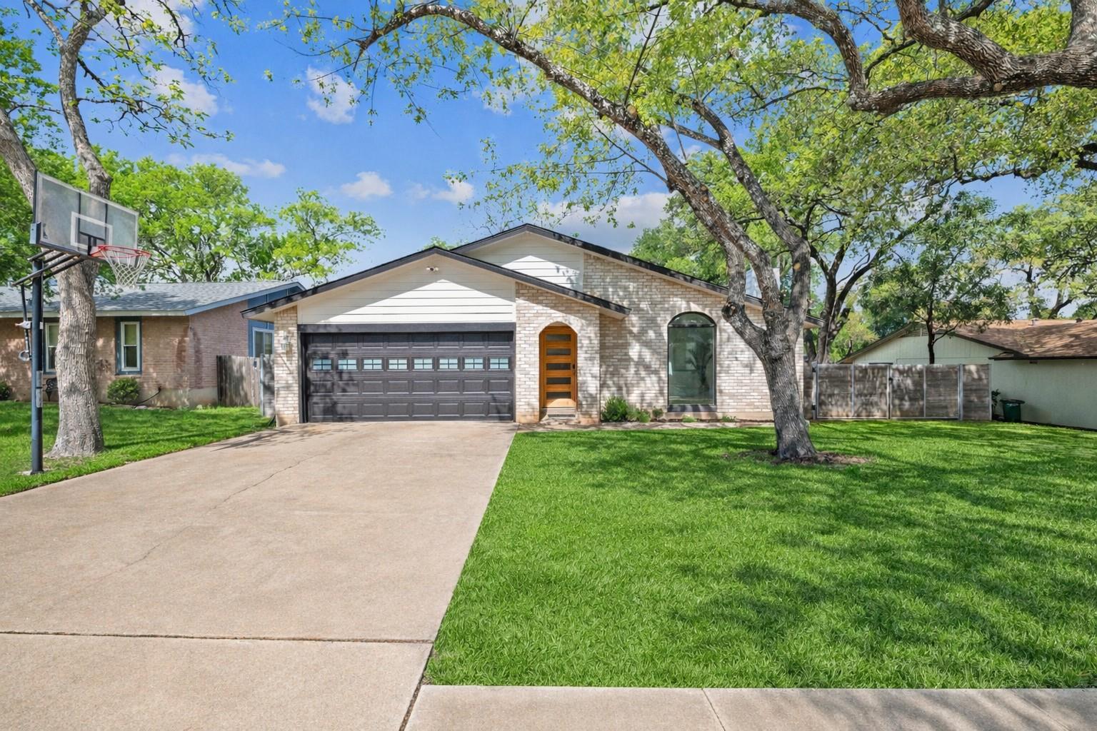 7504 Whispering Oaks Dr, Austin