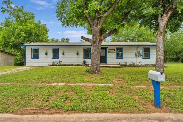 1002 S Pierce St, Burnet