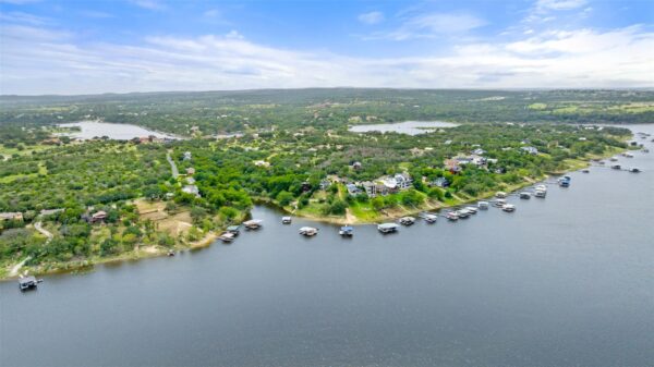 1201 Lakeshore Dr, Spicewood