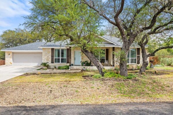 103 Leaning Oak Cir, Johnson City