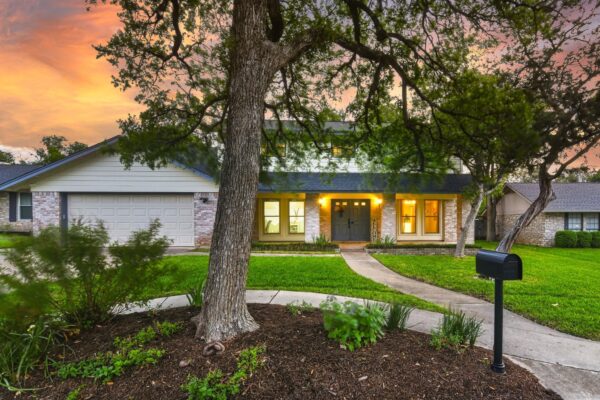 1306 Oakridge Dr, Round Rock