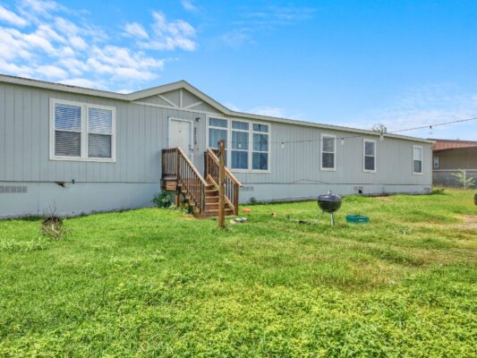 271 Alma Ln, Kyle