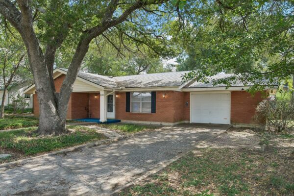 610 Mogonye Ln, Elgin