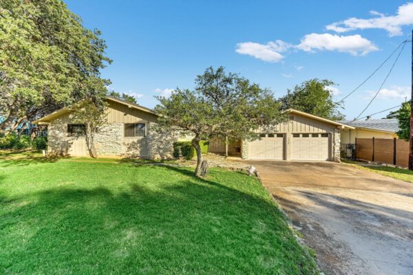 1984 Hilltop Dr, Wimberley
