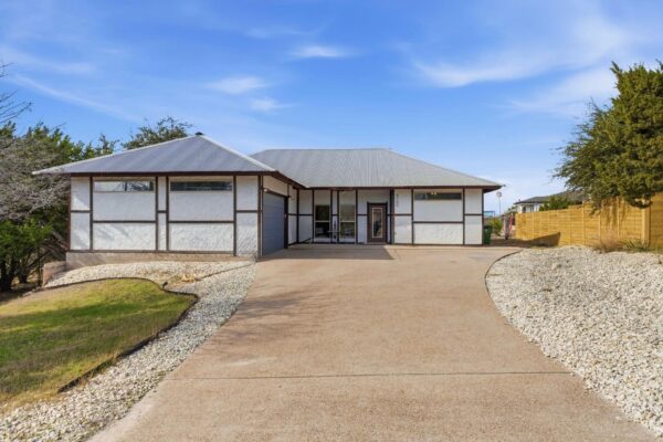 5704 Roundup Way, Lago Vista