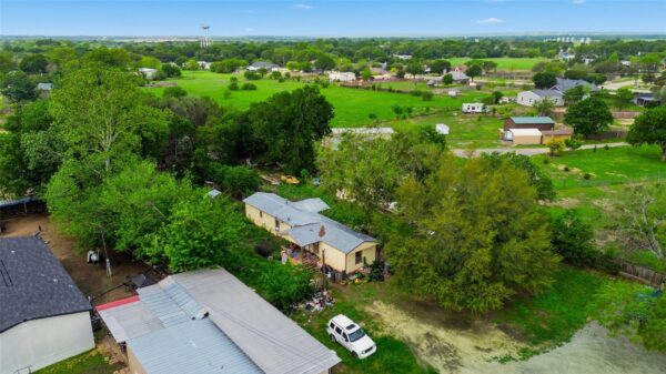 2 Skylark Dr, Martindale