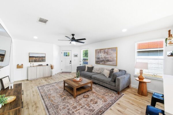 5905 Los Dios Pl, Del Valle