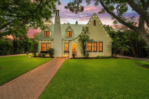 1310 E University Ave, Georgetown