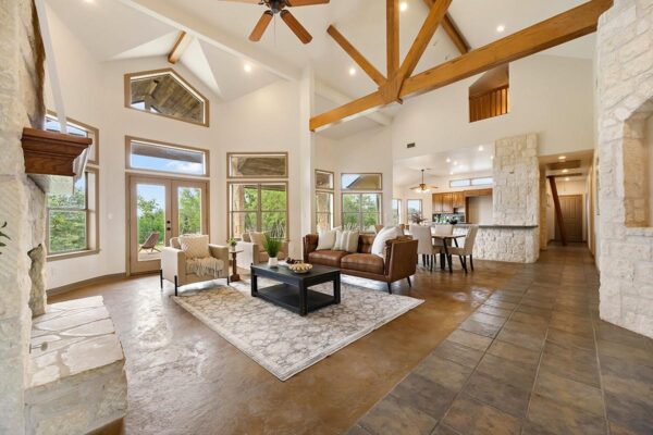 101 Maheo Way, Dripping Springs