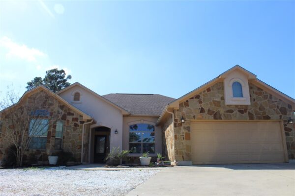 220 Tahitian Dr, Bastrop